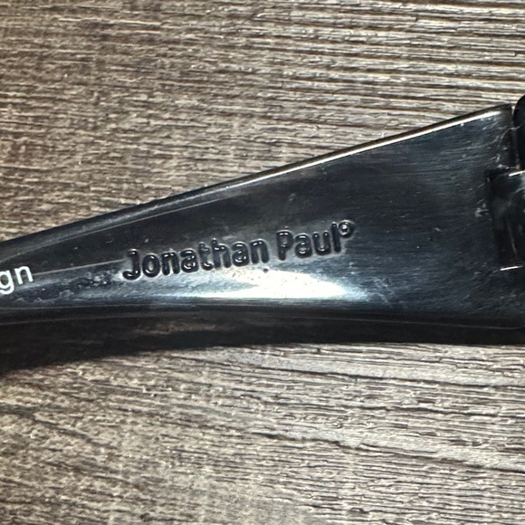 Chic Black Oval Sunglasses - Picture 6 of 8